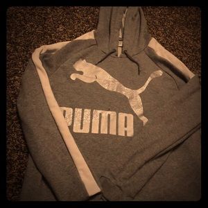 An puma sweatshirt